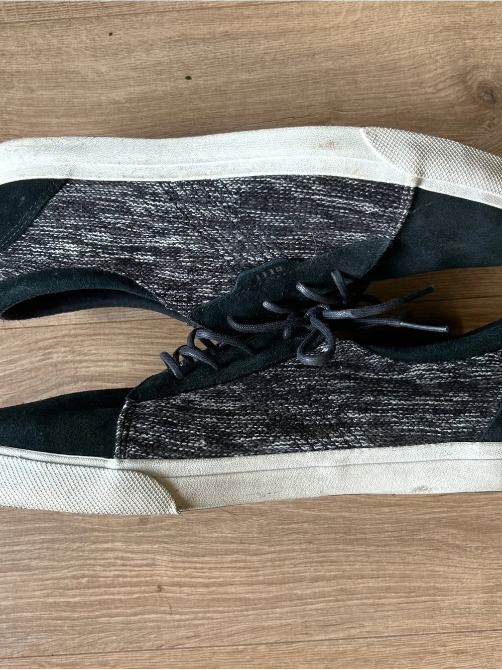 Reef Men’s Low-Top Sneakers in Black‎ and Gray